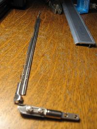 Laptop - metalowe mocowanie pokrywy LCD (zawias) pękło! Laptop - metalowe mocowanie pokrywy LCD (zawias) pękło!