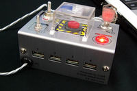 Niecodzienny HUB USB 2.0, utrzymany w konwencji detonatora.