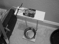 Miernik ilości wody w misce dla kota