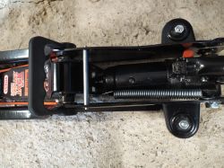 Podnośnik żaba zapowietrza się przyczyna usterki