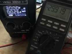 "Nowoczesny" (?) zasilacz laboratoryjny YIHUA 3005D-IV z USB, Quick Charge, enkodery