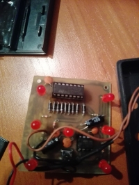 Elektroniczna kostka do gry.