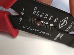 Wielofunkcyjne szczypce Knipex 9721215B, recenzja Wielofunkcyjne szczypce Knipex 9721215B, recenzja