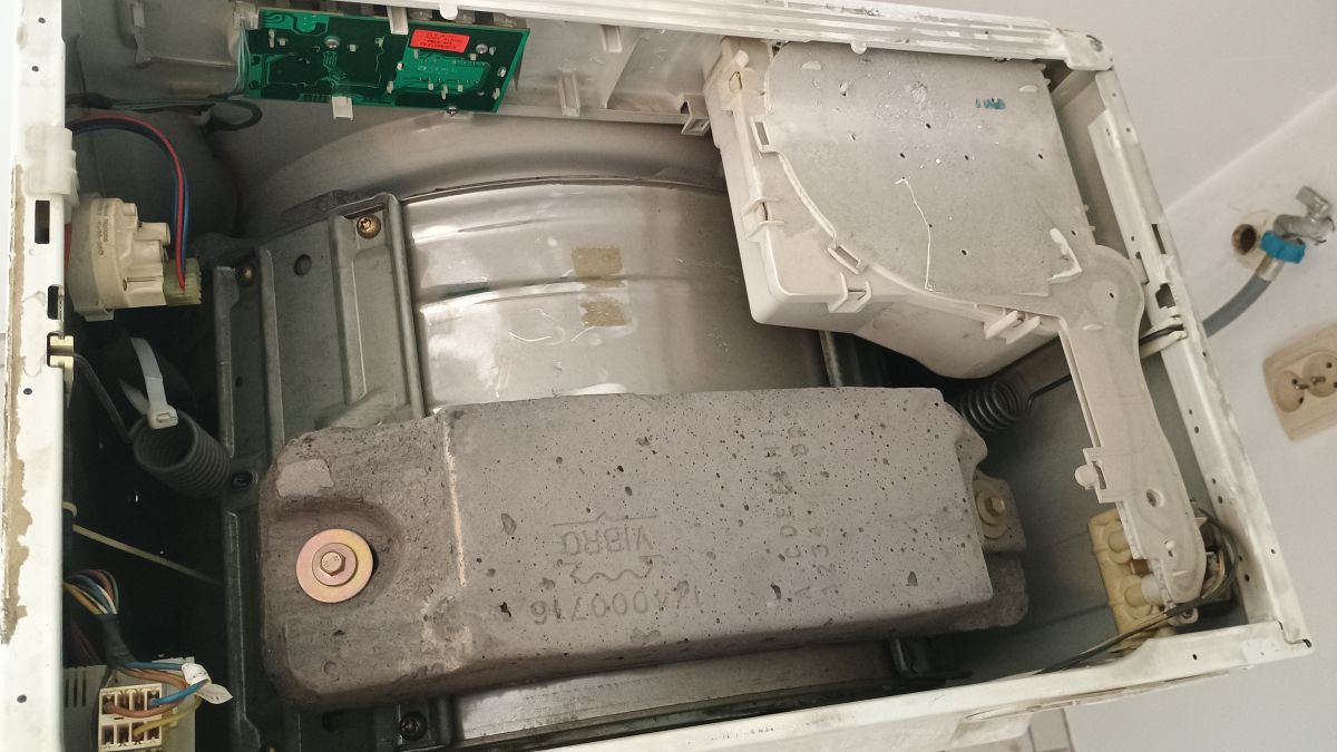 [Rozwiązano] Pralka Indesit WISE 107 - głośne huczenie przy wirowaniu ...