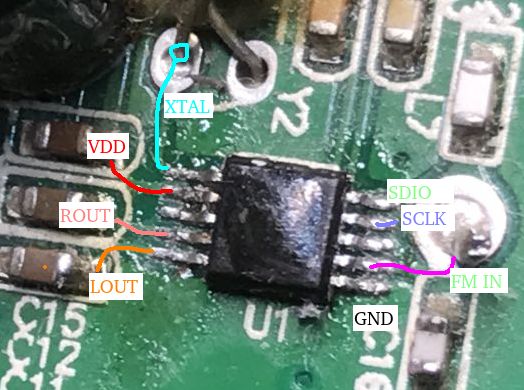 Close-up of RDA5807 chip on a PCB with labeled pin connections