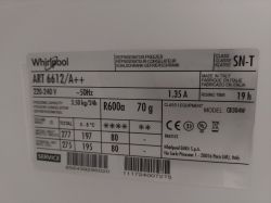 Tabliczka znamionowa lodówki Whirlpool modelu ART 6612/A++ z informacjami technicznymi.
