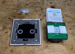 [ESP8285] Dwuczęściowy włącznik smart z WiFi i RF433 B-line BL-1100522