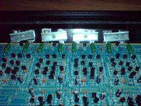 Identyfikacja 6-kanałowego wzmacniacza z MOSFET IRF540 i IRFZ44, brak oznaczeń