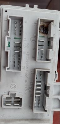 Kia Sorento I 2.5 CRDI 2003rok - skrzynka bezpiecznikowa w kabinie