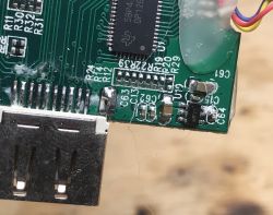 Wnętrze trzech różnych przejściówek Mini Display Port na VGA Wnętrze trzech różnych przejściówek Mini Display Port na VGA