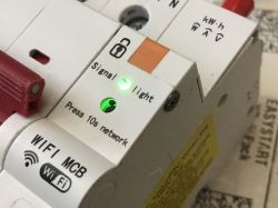 Tuya 3-Phase Energy Meter with WiFi Close-up of a Tuya 3-phase energy meter with light signal.