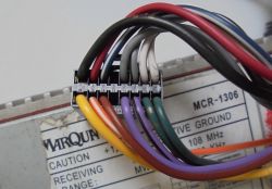 Marquant MCR-1306 - jak podłączyć kostkę zasilającą do radia?