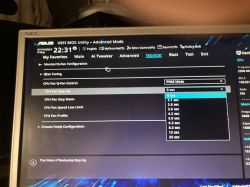 Zdjęcie ustawień BIOS na ekranie monitora, pokazujące konfigurację wentylatorów CPU.