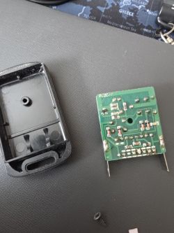 Gdzie kupić zamiennik starego pilota do bramy parkingowej bez oznaczeń 433/868 MHz?