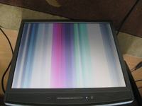 Asus MB 19 SE - Pionowe pasy po wymianie kondensatorów w zasilaczu