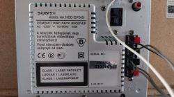 Tabliczka znamionowa mini wieży Sony HCD-EP515 z informacjami technicznymi.