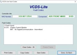 Zrzut ekranu z programu VCDS-Lite pokazujący kody błędów braku komunikacji z modułem sterującym silnika.