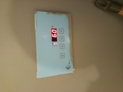 Sterownik kominka z wyświetlaczem LED pokazującym temperaturę 60°C