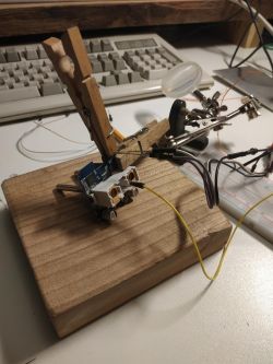 Improvised kit for solderless flashing of an electronic circuit.