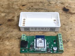 Miboxer FUT037W+ with Open Case Interior of Miboxer FUT037W+ LED controller