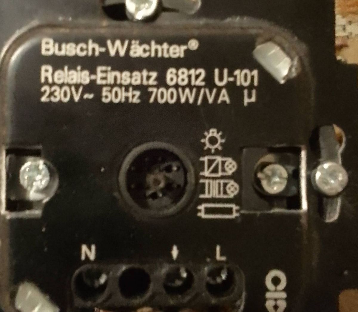 Busch Jaeger 6812 U 101 Relais Einsatz Podłączenie dwóch czujników ruchu do jednej żarówki - jak to zrobić?