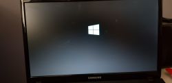 Samsung 300E5C- Laptop zawiesza się przy starcie, po czyszczeniu.