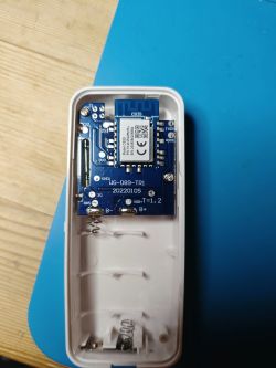 Tuya Window-Door Sensor with CB3S Module Tuya window-door sensor with CB3S module in a plastic housing without batteries