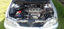 Komora silnika Hondy Accord VI z silnikiem F18B2 1.8L, widok od przodu