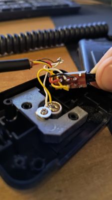 Stabo XM3082 - jak podłączyć kolory kabli do styków wtyczki mikrofonu?