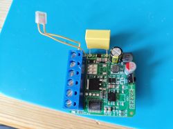 Avatto DMS16-W1 Smart Dimmer Switch Photo of Avatto DMS16-W1 smart dimmer switch with electronic components.