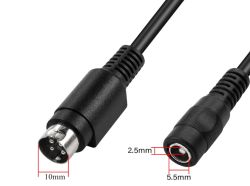 Zbliżenie na przewód z wtykiem 4‑pin DIN i gniazdem zasilania DC 5,5×2,5 mm z oznaczonymi wymiarami