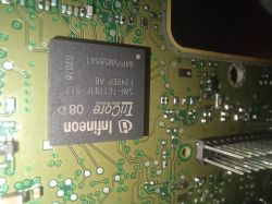 Identyfikacja pamięci EPROM na płycie inwertera silnika elektrycznego Clio V E-Tech