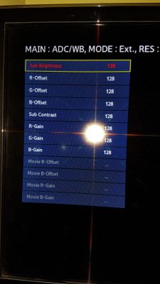 Samsung UE26EH4500: Jak przywrócić ustawienia ADC/WB w menu serwisowym?