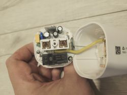 Teardown of LIDL SAPM 1 A1 Interior of LIDL SAPM 1 A1 smart socket with visible components.