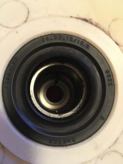 Haier HW60-10F2S - Jak naprawić ocieranie bębna o fartuch?