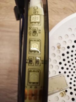Jak przerobić listwę LED RGB z pilotem na stałe ciepłobiałe światło z przełącznikiem?