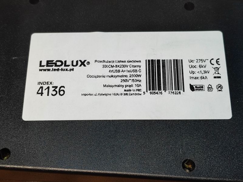Etykieta na spodzie listwy zasilającej LEDLUX z danymi technicznymi i kodem kreskowym.