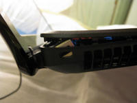 Czy gwarancja obejmuje uszkodzone zawiasy w Lenovo G570?