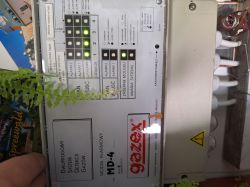 Panel centrali Gazex MD-4 z zielonymi diodami LED i opisanymi strefami alarmów oraz zasilania