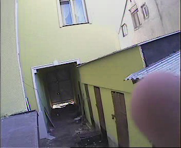 Ciemny obraz, śnieżenie z kamery przemysłowej KPC 131 ZCP