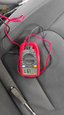 Kia Rio 2013: Kontrolka otwartych drzwi i problem z centralnym zamkiem