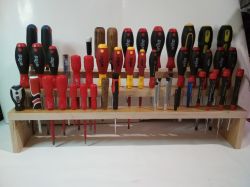 Piętrowy stojak na śrubokręty DIY Piętrowy stojak na śrubokręty DIY
