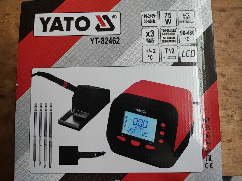 Opakowanie stacji lutowniczej Yato YT-82462 z wyeksponowanymi funkcjami i akcesoriami.