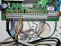 Podłączenie centralki PC1565-2P z sygnalizatorem Satel i czujkami CROW SRX1000