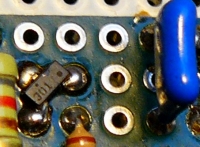 Czy podłączenie diody IR do STM32 z zasilaniem 4,2V uszkodzi uC?