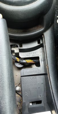 Citroen C4: wymiana modułu przyspieszenia bocznego ESP (Bosch 0265005606, 9649776180)