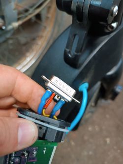 Naprawa, brak reakcji na włącznik po wymianie złącza baterii - Hulajnoga Blaupunkt Esc910