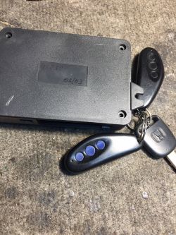 Jak rozpoznać model alarmu samochodowego z Honda CR-V 2002?