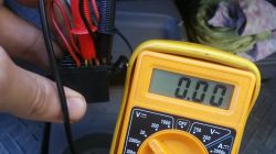 JVC KD-LH70R - Nie działa. Brak reakcji na włożenie wtyczki ISO.