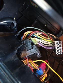 BMW E39 - Jak podłączyć oryginalne radio do tego adaptera?